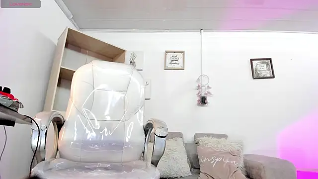 Snapshot of Alexx_Scoot chatting on 03/11/25, 10:53 Alexx Scoot online show from 03/11/25, 10:53