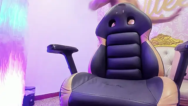 cute mia23 online show from 02/15/25, 10:42