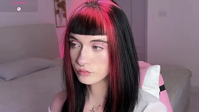 Snapshot of Vailyreb_ chatting on 05/14/26, 02:29 Vailyreb online show from 05/14/26, 02:29