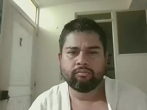 Snapshot of GABRIELGARCIA1313 chatting on 06/10/26, 01:28 GABRIELGARCIA1313 online show from 06/10/26, 01:28