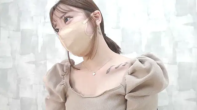 LOVE MOMO LOVE online show from 01/13/25, 02:32