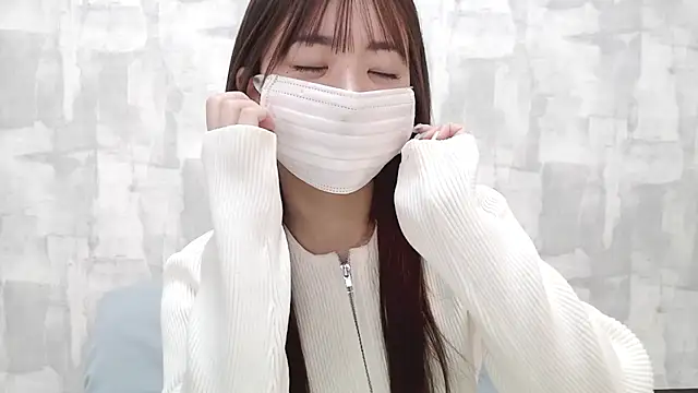 LOVE MOMO LOVE online show from 10/12/25, 12:15