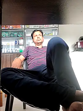 Raj1043 online show from 10/31/25, 06:14