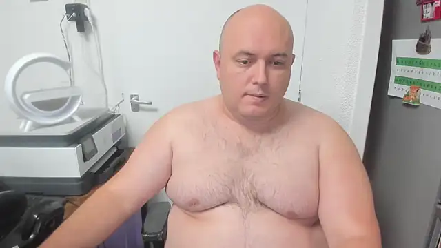 Snapshot of BigromeoXX chatting on 12/20/24, 06:56 BigromeoXX online show from 12/20/24, 06:56