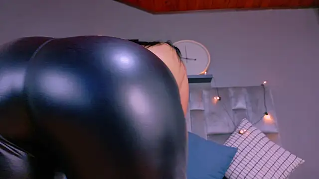 DulceAurora   online show from 10/18/25, 10:49