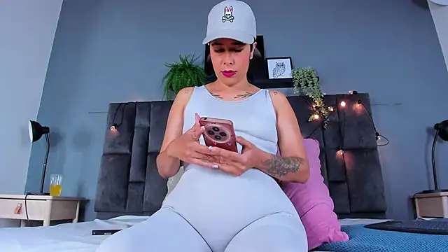 DulceAurora   online show from 04/15/26, 02:51