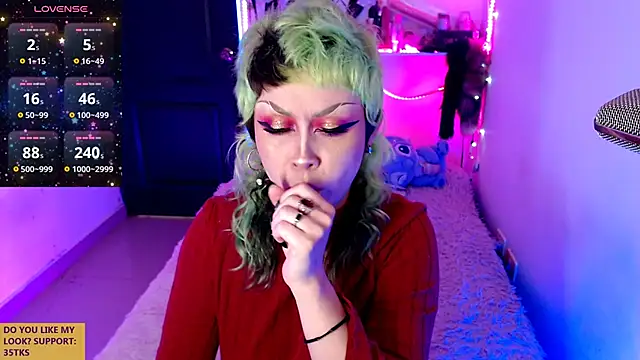 Snapshot of rosse_ivy chatting on 12/16/24, 03:32 rosse ivy online show from 12/16/24, 03:32