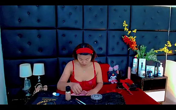 Snapshot of Isalombardi chatting on 03/31/26, 02:24 Isalombardi online show from 03/31/26, 02:24