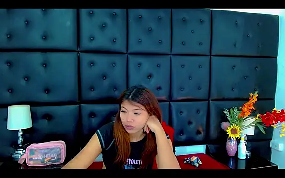 Snapshot of Isalombardi chatting on 04/18/26, 02:26 Isalombardi online show from 04/18/26, 02:26