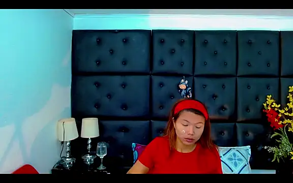 Snapshot of Isalombardi chatting on 05/04/26, 02:51 Isalombardi online show from 05/04/26, 02:51