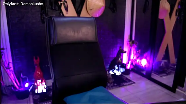 DemonKush-- online show from 12/05/25, 01:09