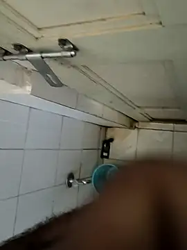 yourboy2000   online show from 10/15/25, 07:41