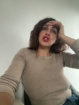 EmaSkyes online show from 10/03/25, 07:16