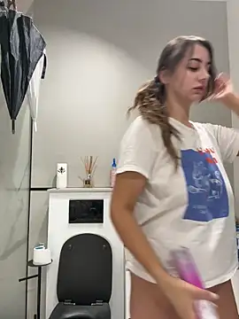 BelleSkye online show from 10/09/25, 03:15