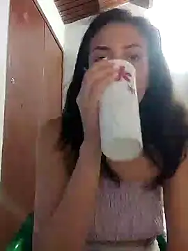 Snapshot of aurelialux chatting on 02/08/25, 09:15 aurelialux online show from 02/08/25, 09:15