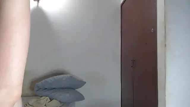 Snapshot of aurelialux chatting on 03/05/25, 09:15 aurelialux online show from 03/05/25, 09:15