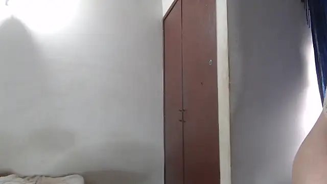 Snapshot of aurelialux chatting on 03/07/25, 09:27 aurelialux online show from 03/07/25, 09:27