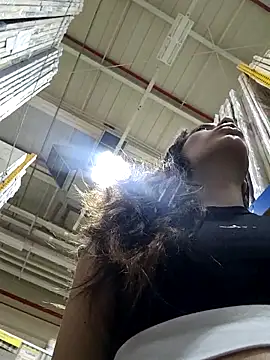 Snapshot of aurelialux chatting on 09/17/25, 08:43 aurelialux online show from 09/17/25, 08:43