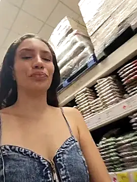 Snapshot of aurelialux chatting on 10/04/25, 09:57 aurelialux online show from 10/04/25, 09:57