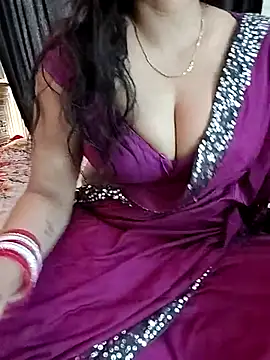 Snapshot of kaamuk_shweta chatting on 04/21/26, 03:02 kaamuk shweta online show from 04/21/26, 03:02