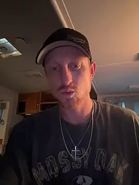 bigred0808 online show from 04/19/26, 01:54