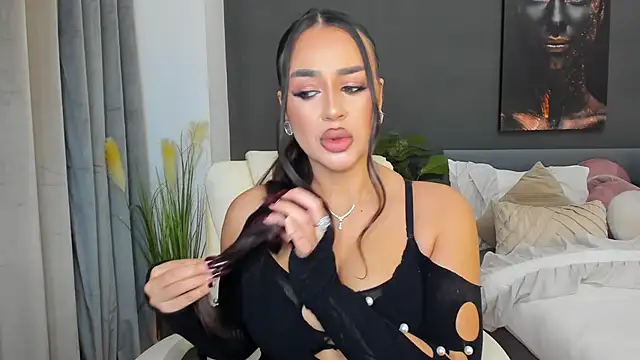 Sonia  Rey online show from 11/15/25, 01:25