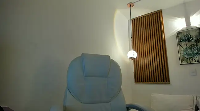 Snapshot of smallgiant27 chatting on 12/18/24, 11:13 smallgiant27 online show from 12/18/24, 11:13