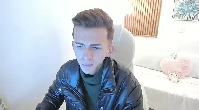 Snapshot of smallgiant27 chatting on 01/04/25, 06:09 smallgiant27 online show from 01/04/25, 06:09