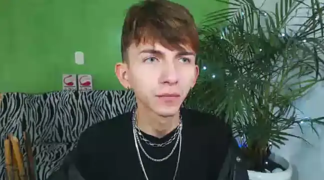 Snapshot of smallgiant27 chatting on 01/05/25, 07:39 smallgiant27 online show from 01/05/25, 07:39