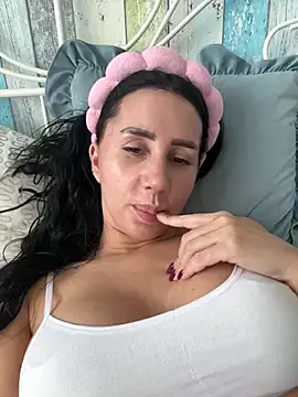 Snapshot of AnaRhodes chatting on 03/16/25, 08:54 AnaRhodes online show from 03/16/25, 08:54