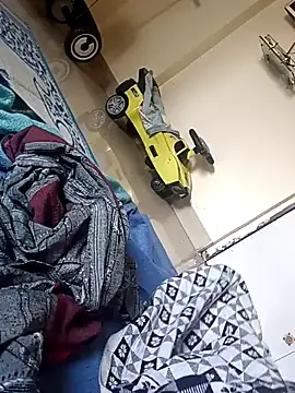 Snapshot of Mmm992170 chatting on 02/04/25, 03:44 Mmm992170 online show from 02/04/25, 03:44