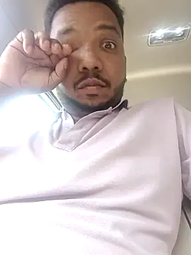 Snapshot of Mmm992170 chatting on 02/05/25, 06:56 Mmm992170 online show from 02/05/25, 06:56