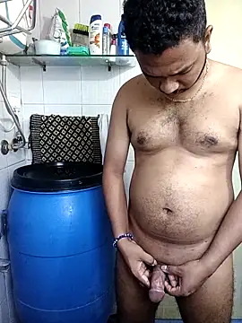 Snapshot of Mmm992170 chatting on 11/06/25, 05:08 Mmm992170 online show from 11/06/25, 05:08