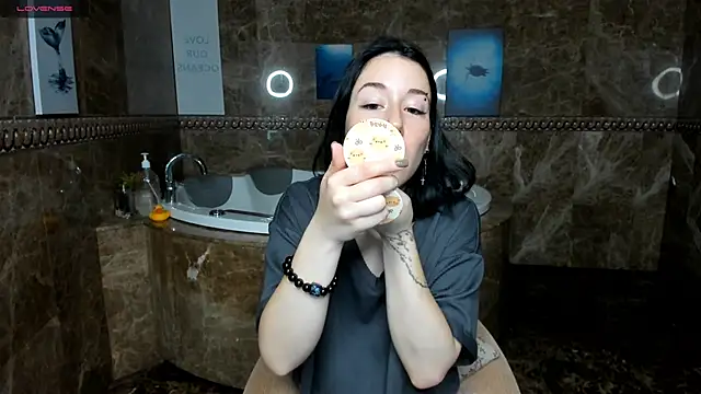 adell berry online show from 10/04/25, 02:42