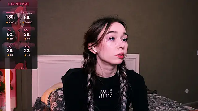 Kimiko   online show from 10/18/25, 08:09