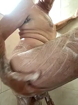 Snapshot of Andydorio chatting on 01/05/25, 01:04 Andydorio online show from 01/05/25, 01:04