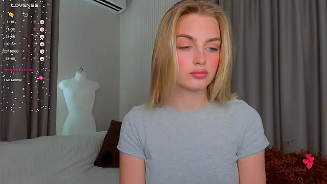 Snapshot of pretty_girlnextdoor chatting on 09/13/25, 09:53 pretty girlnextdoor online show from 09/13/25, 09:53