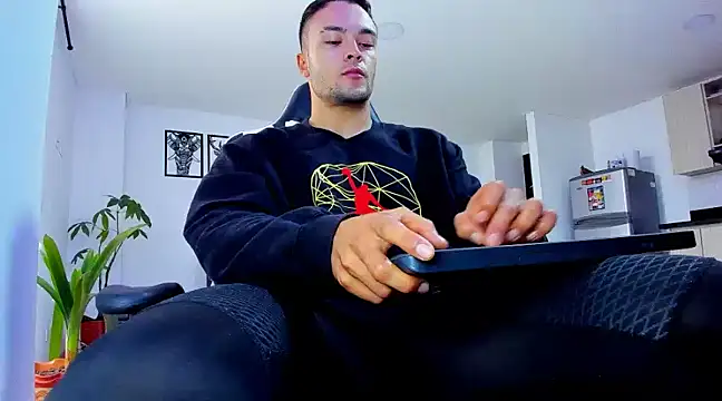 alexander collin02 online show from 02/21/25, 01:00