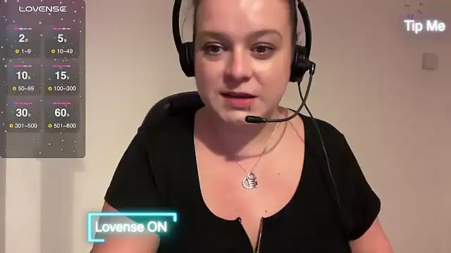 NaughtyWifeUK online show from 12/02/24, 04:09