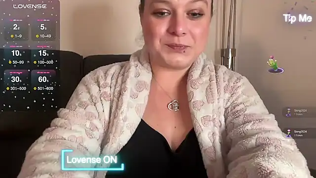 NaughtyWifeUK online show from 12/19/24, 10:53