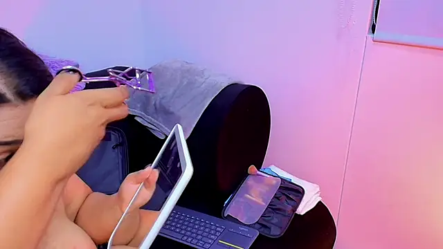 Snapshot of Brenda__gomez chatting on 01/18/25, 05:41 Brenda gomez online show from 01/18/25, 05:41