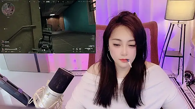 Snapshot of Daisy-77 chatting on 07/10/26, 02:19 Daisy-77 online show from 07/10/26, 02:19
