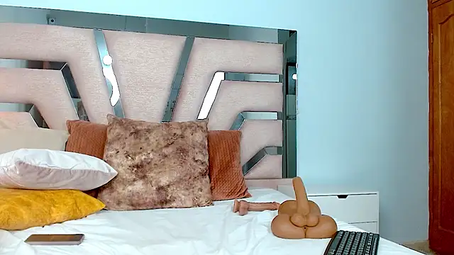 cintia hills online show from 01/09/25, 10:20