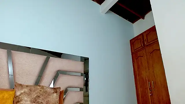 cintia hills online show from 01/10/25, 04:54