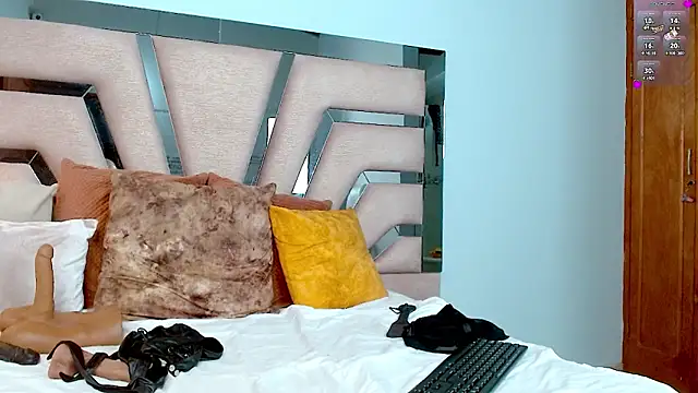 cintia hills online show from 01/29/25, 07:25