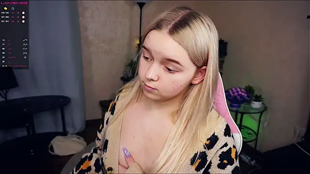 ZaraCreedon online show from 02/10/25, 11:02