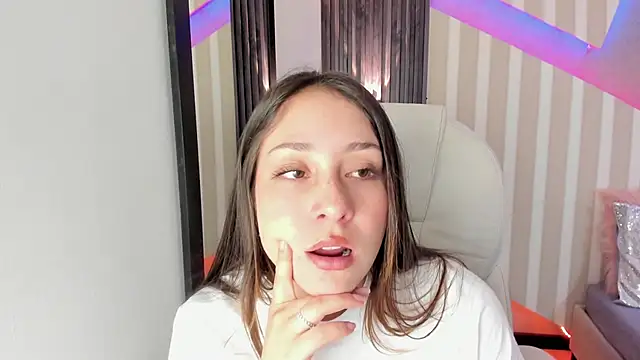 emily layton online show from 09/10/25, 02:06