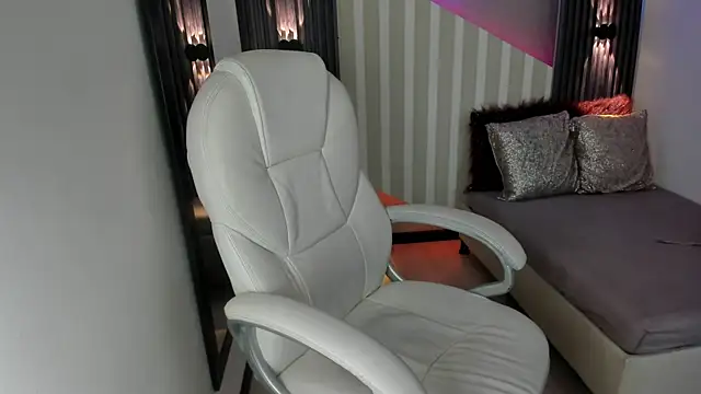 emily layton online show from 09/20/25, 03:35