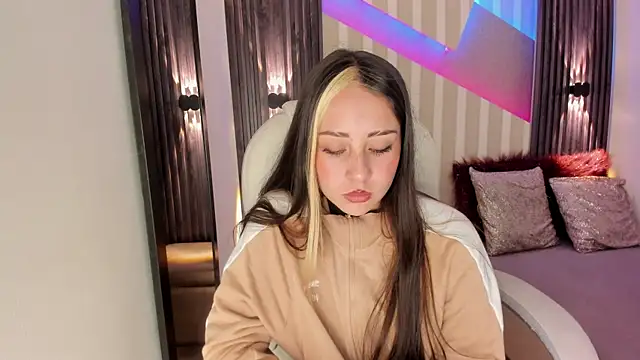 emily layton online show from 09/22/25, 02:19