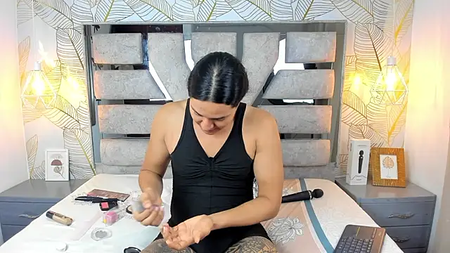 Alison Chan  online show from 02/14/26, 02:25